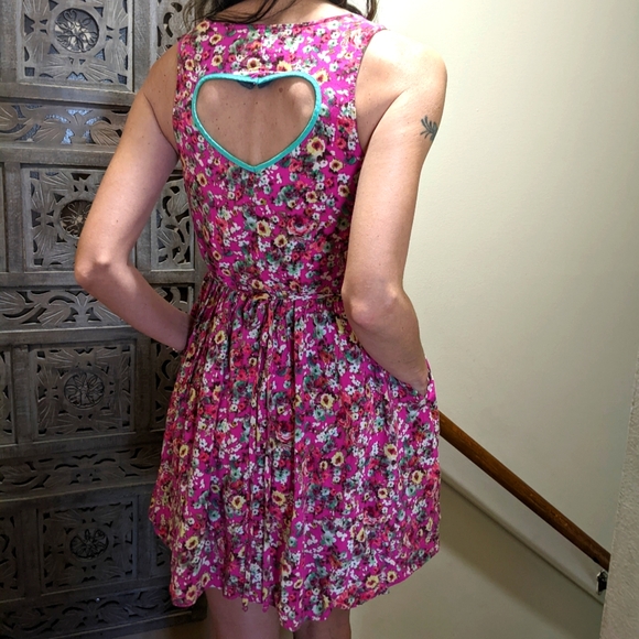Floral Dress with Pockets 🩵 Detail on Back 😍 - Picture 3 of 4
